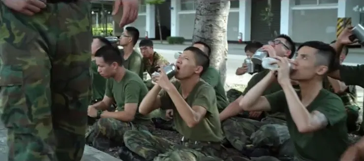 軍發的金屬水壺不是只是裝飾用的嗎？自己用的都另外自行買塑膠的