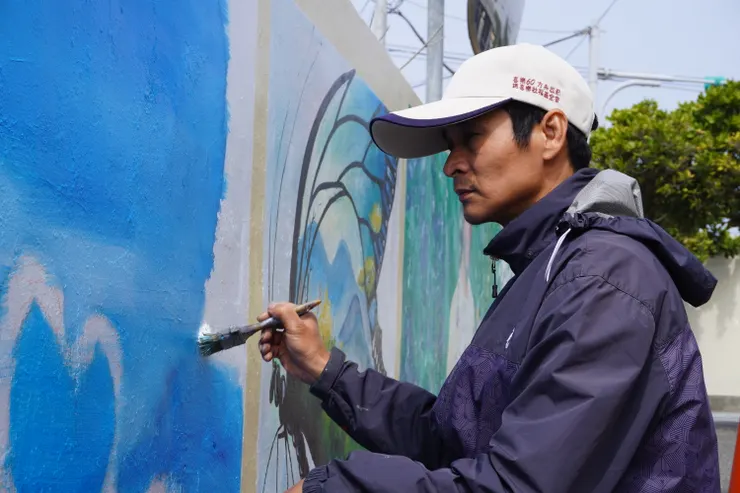 莊進益大師開設藝術工作室『善清草堂』多年,目前在全台各地均能看見他與團隊共同創作的繪畫藝術品。