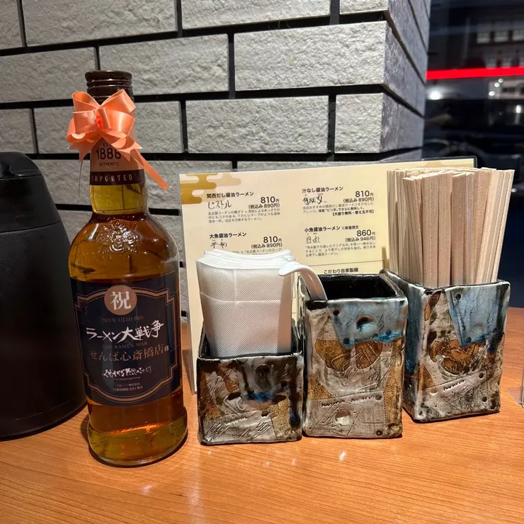 店內到處可以看到它們家品牌的威士忌