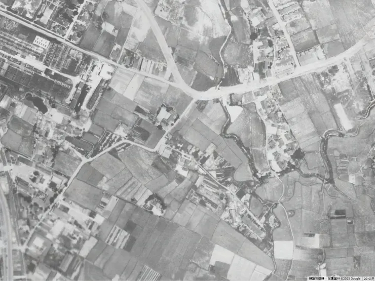 1964年航照圖，三福街、萬盛溪仍清晰可見，當時萬盛庄仍是一片農田