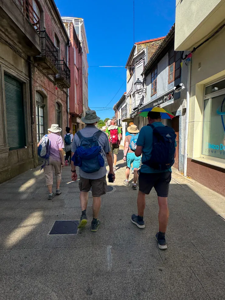 國外大叔也喜歡小雨傘