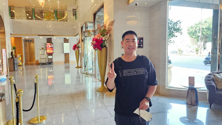 我在台北花園大酒店採光明亮的大廳!