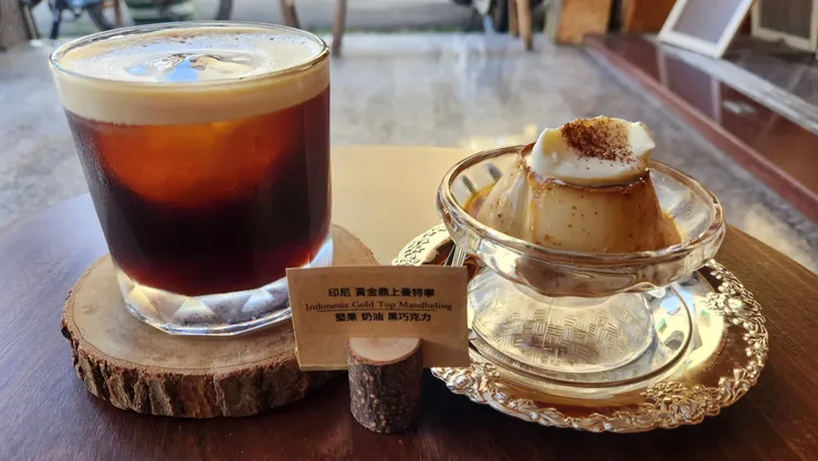 位於東勢的二餘草堂咖啡工作室