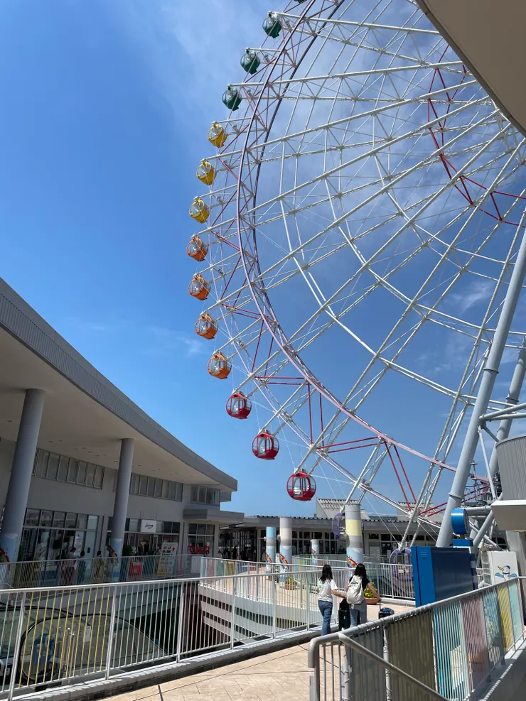 建議到臨空城第一步就是先到Info.服務中心（地點在GAP下面）拿店家地圖和Coupon折價券，這折價券是外國旅客限定，需要憑護照才能換，部分店家結帳完還能再打95折。但由於前往臨空城時我的心情已經被班車誤點給影響，我整個大忘記這件事。