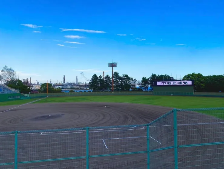 背景就是四日市著名的工廠景觀