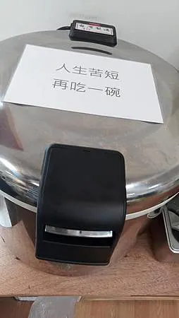 [台北美食]來吃炒米粉喔!!!一口滷肉飯、一口麻婆豆腐飯的火