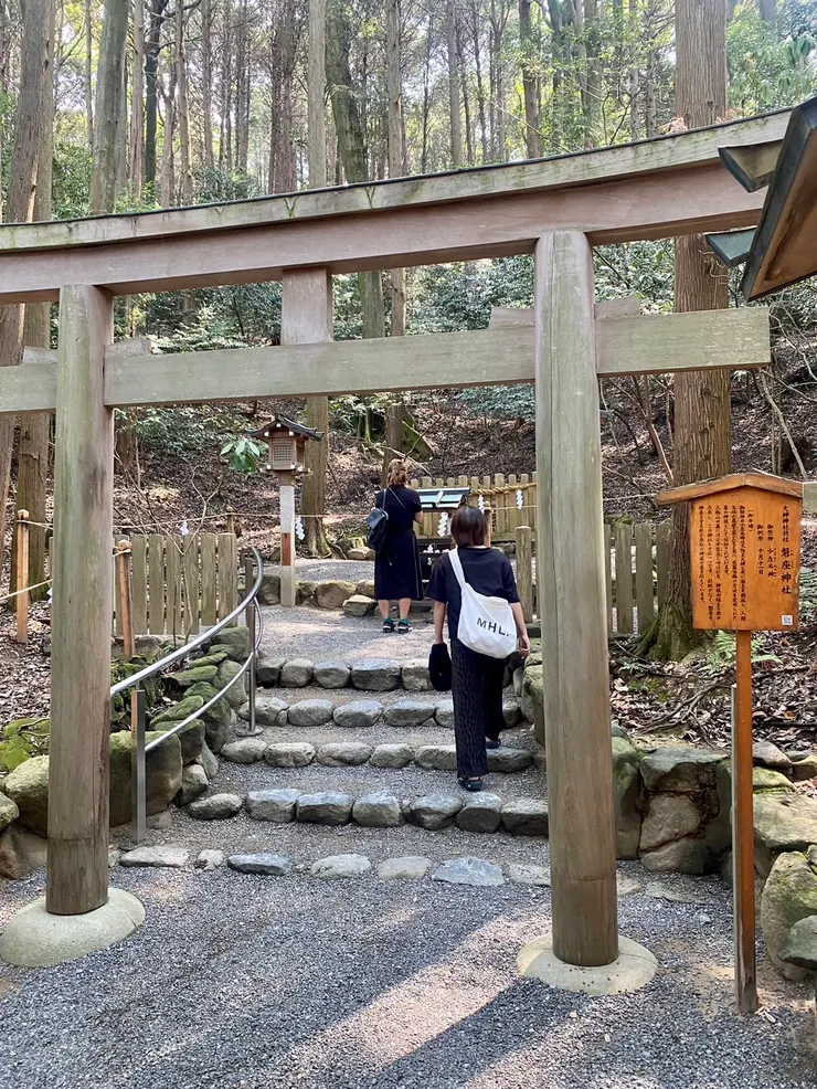 大神神社攝社　磐座神社