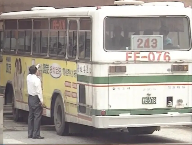 要是咱家三叔公講這麼老的警察故事，呃，咱會懷疑他思覺失調