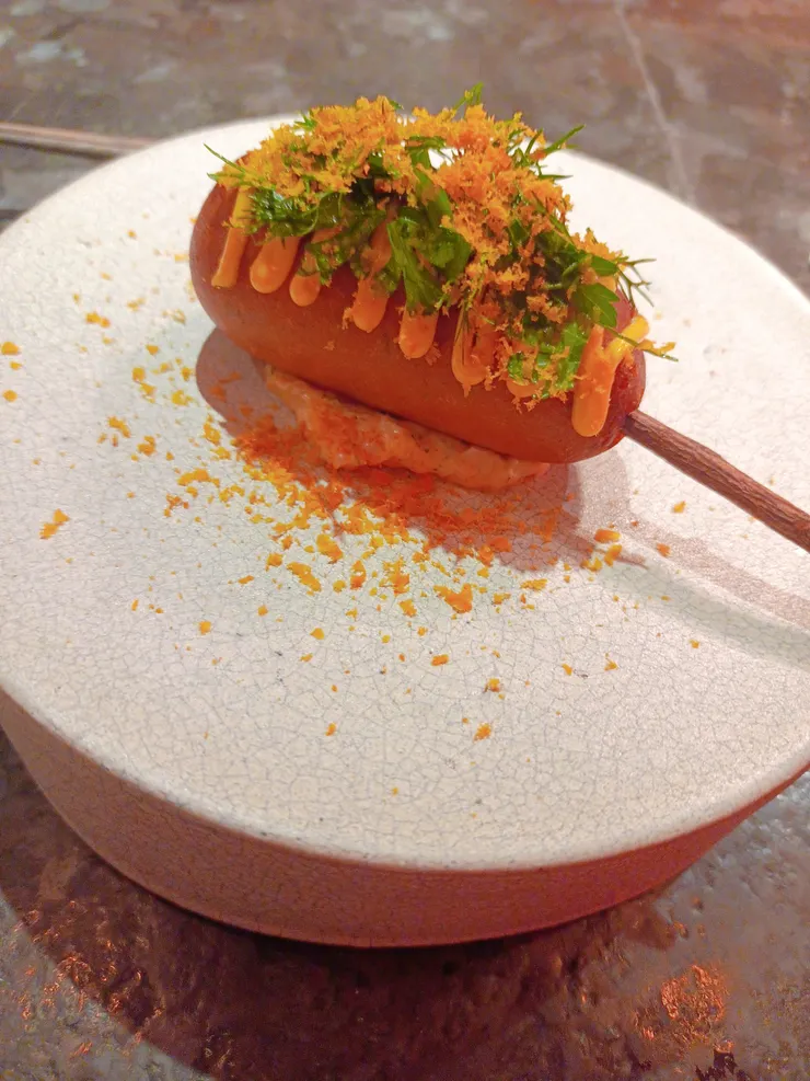 這道菜上來時~讓我想起夜市中的炸熱狗...