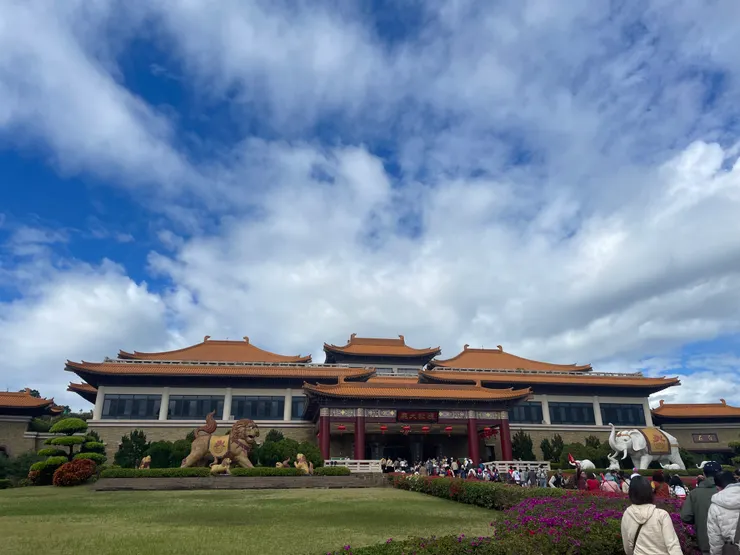 滿滿都是人的入口。