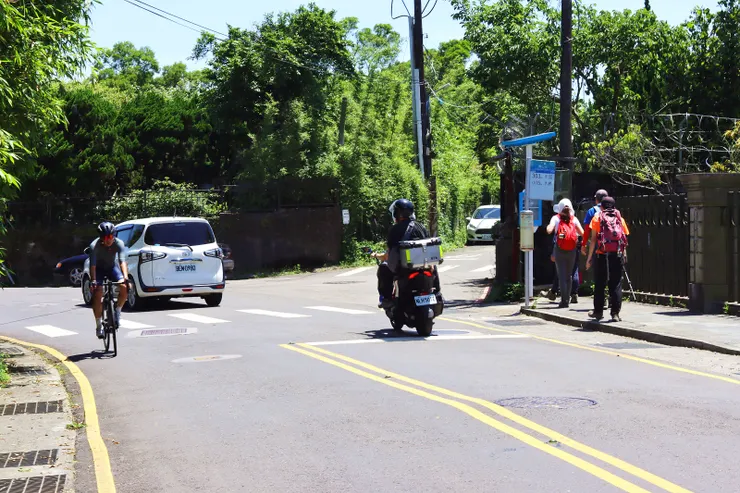 菁山路101巷49弄右轉