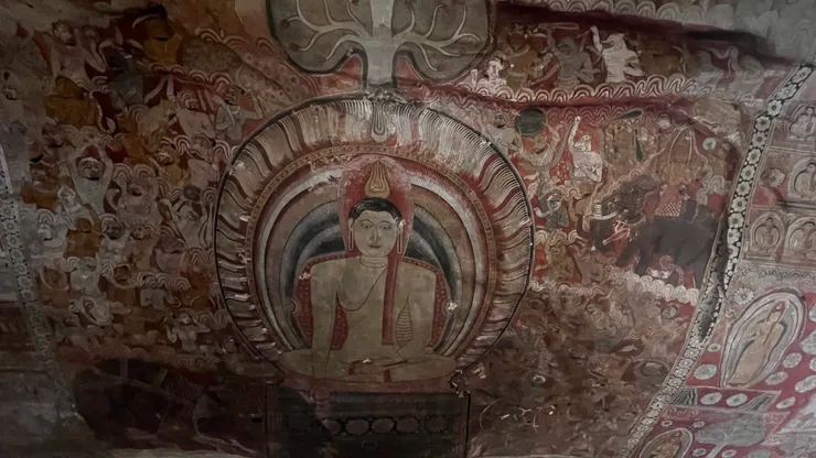 座佛周圍各種動物在聽佛法嗎？