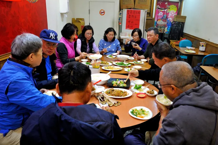 【補充攀走消耗明山號大啖兩次！這餐廳為佳源推薦，他之前吃過，覺得很不錯！我們3/21、22晚餐都在這裡吃，老闆很阿沙力、口味也很好。】。