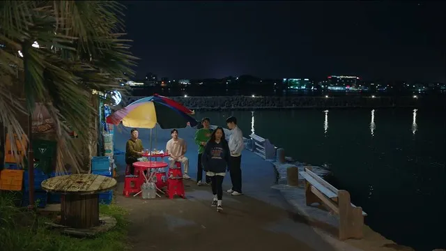 三達里的便利商店，後面是老鷹五兄弟的秘密基地