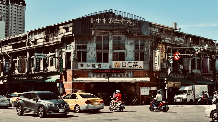 這棟建築老舊的也太美麗了