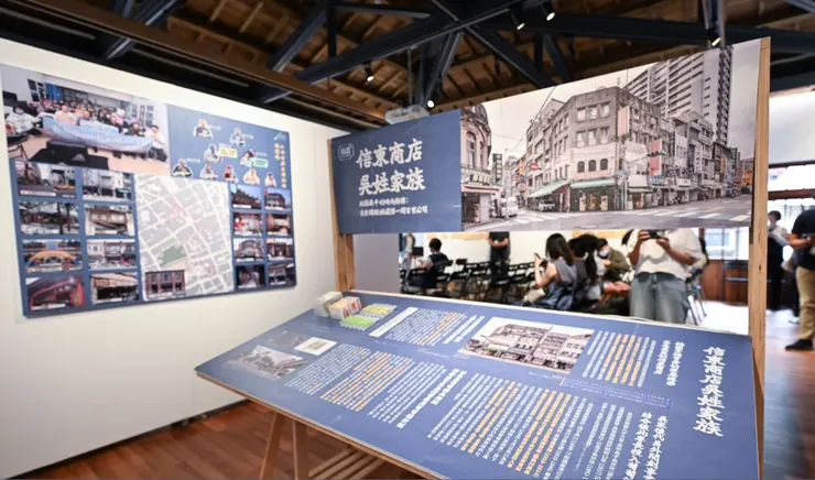 二樓最新的「桃澗時記：桃園舊城人文史地歷史調查研究計畫成果展」。圖片來源：桃園市政府