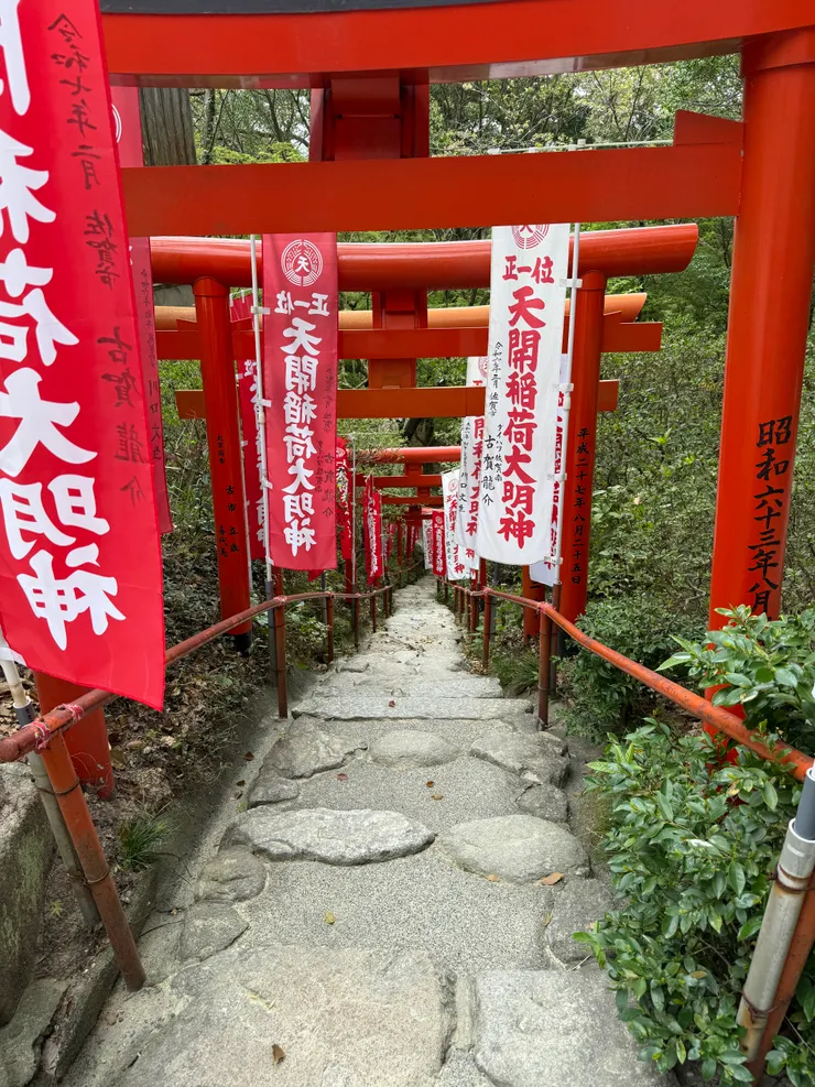 韓國小帥哥跟到這裡參拜完就離我而去了>"<