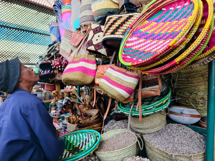 肯亞的瓊麻編織包結實耐用，設計簡約，真想買一個。