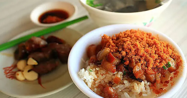 道地的肉燥飯、配菜（圖片截圖於網路）