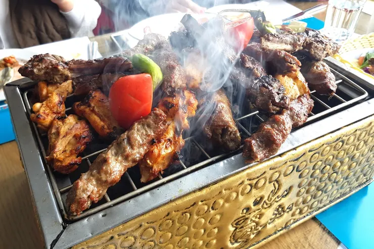 以公斤為單位的彭湃埃及烤肉！(筆者攝)