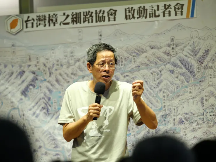 ▲古道作家劉克襄致詞。