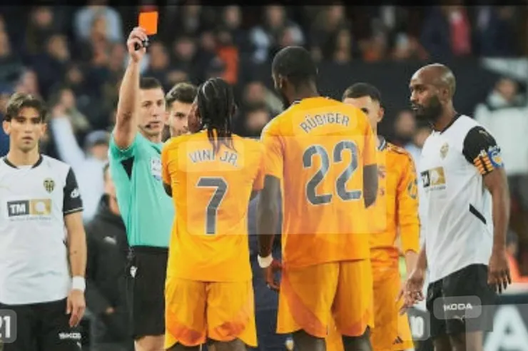 雲尼斯素斯襲擊對方門將領红牌被逐