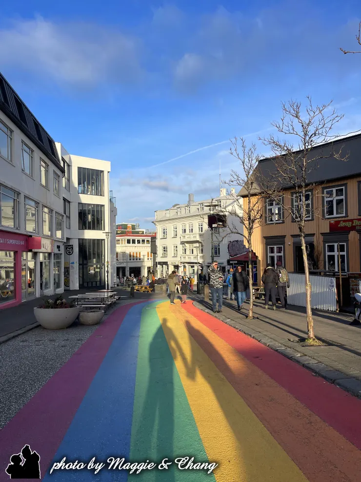 Laugavegur 是雷克雅維克最主要的購物街道,裡面的彩虹街更是著名的打卡景點之一