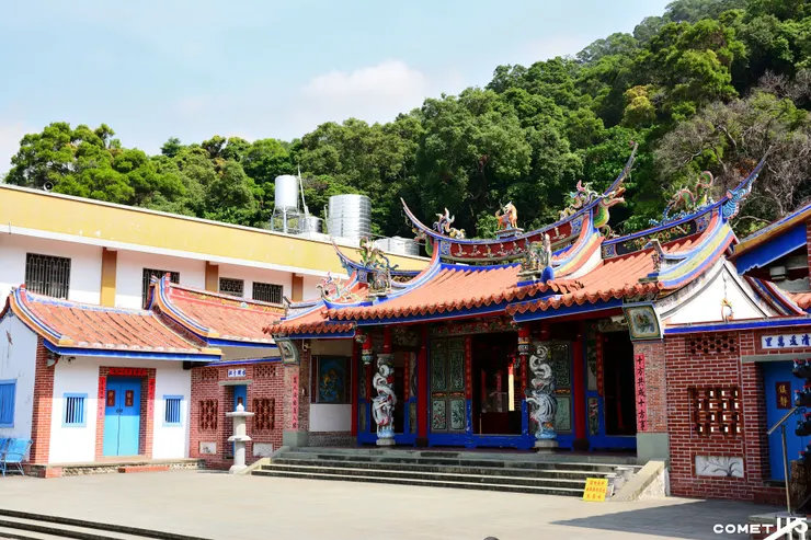 名列彰化縣定古蹟的清水岩寺