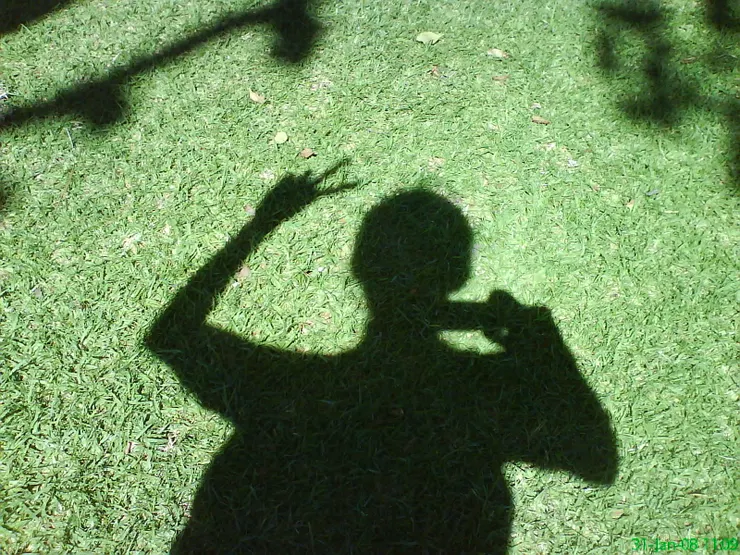 跟影子自拍一張