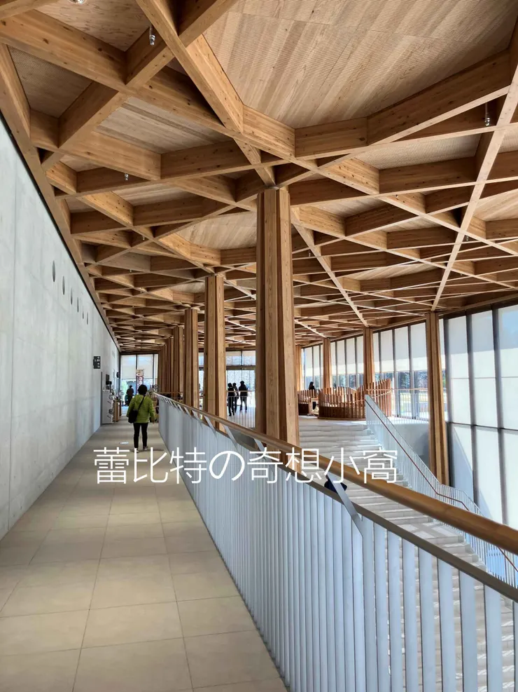 二樓的廊道往回看