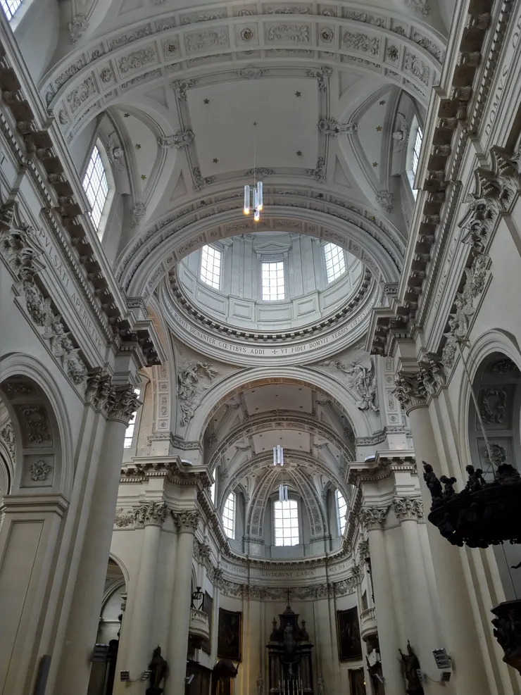 裡面十分有看頭,既神聖又威嚴