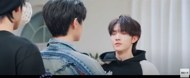 為什麼要閉眼呀>///< 朱志鑫可以直接親上去了 哈哈哈哈哈