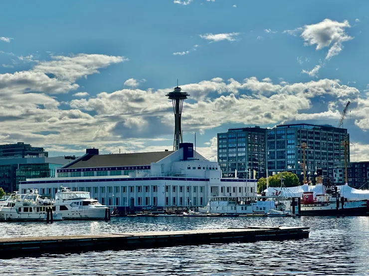 從不同的區域和角度都可看到太空針塔的身影，也展現出他多樣的風貌。（圖 by Vina)