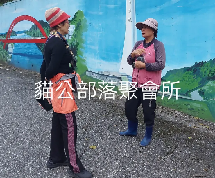 心裡想著一定要找個認識斐德神父的人聊聊神父的生前事蹟，不久這位女士就出現了