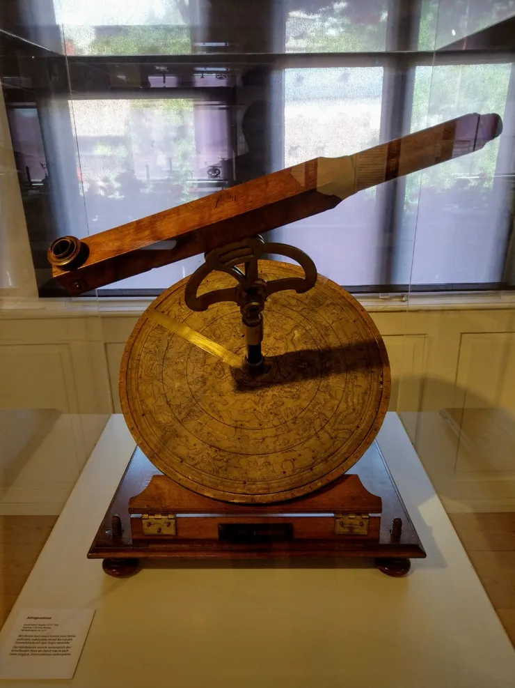 天文學與時間測量(16至18世紀的測量儀器、日晷和機械鐘)