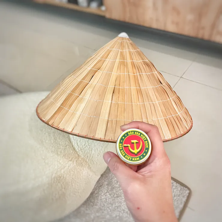 越共用跌打損傷藥膏,像沒有味道的萬金油