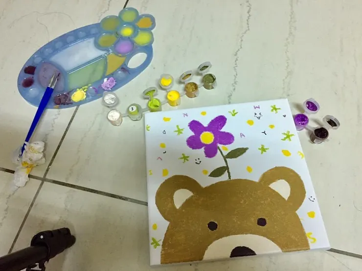 在第一個租屋處的快樂作畫時間🐻