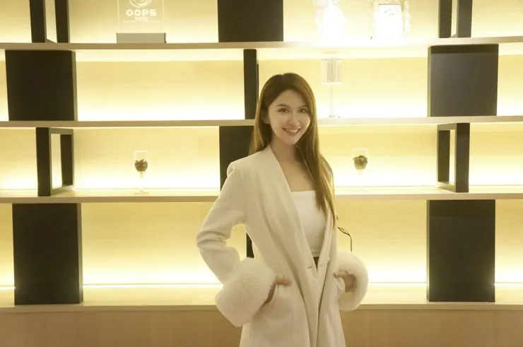 海洋大使－鄭婷怡Ting Yi 獨家接受【頂尖傳媒】，在【OOPS創潮玩圈】專訪，分享她如何應用影響力推廣環境保育的心路歷程。（圖／Bekah拍攝）