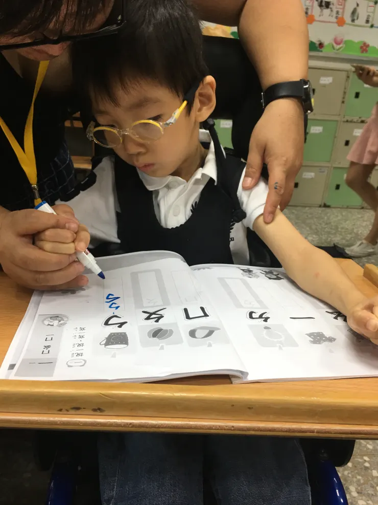 極重度肢體障礙在日常的參與都是需要他人協助。