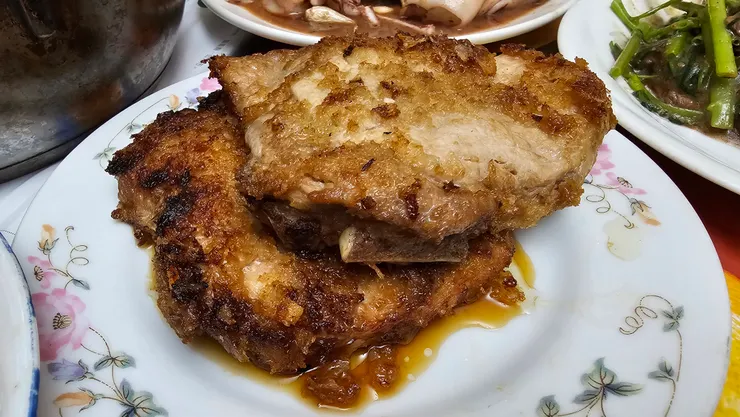 我媽做的炸排骨超好吃!