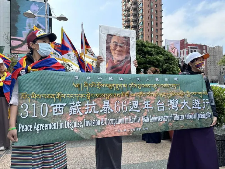 說好給西藏自治,但其實給予更大的壓迫