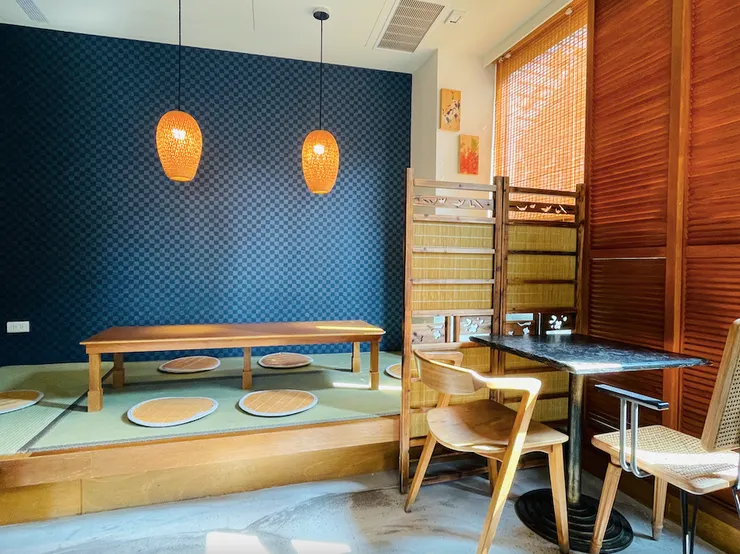 一樓為一般坐位區，也有榻榻米座位。