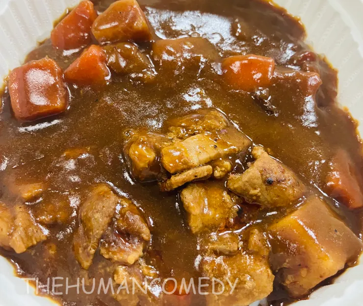 配料豐富的全家濃厚辛辣咖哩飯