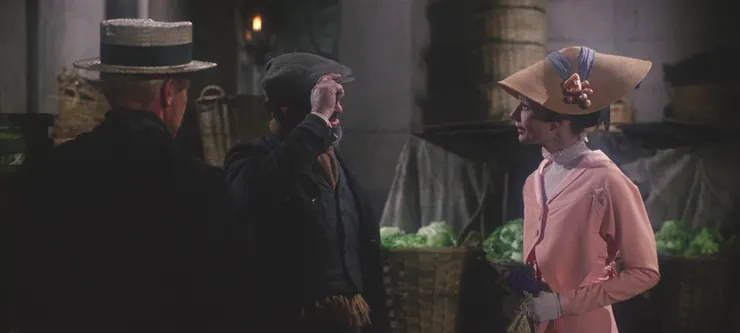 伊萊莎成為淑女後，市集的夥伴已認不出她