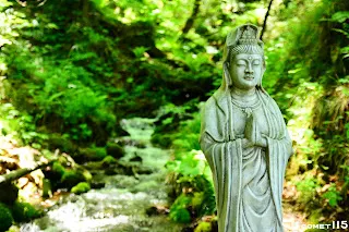 沸壺池清水的觀音像
旁邊有一間茶屋就是以一旁的小溪引水煮茶
水質清澈因此也被選為「名水」