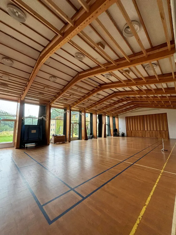 室內運動場，可以在這邊打桌球、羽球、Floor Ball、瑜珈，也是辦大活動的空間