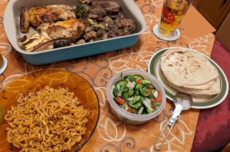 台灣與埃及，麵條與大餅(自攝)