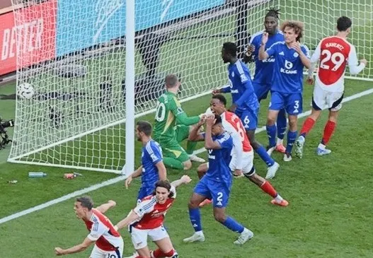 尼迪迪誤擺烏龍助阿仙奴領先3:2