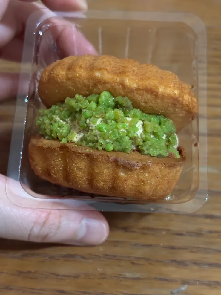 全家甜點｜開心果貝殼夾心