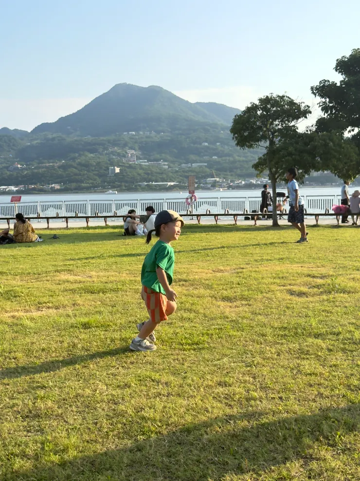 淡水老街玩奔跑放風箏超快樂